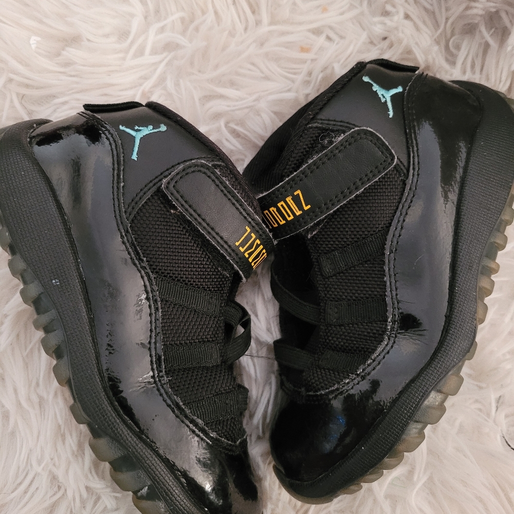 Retro Gamma Blue Jordan's size  10